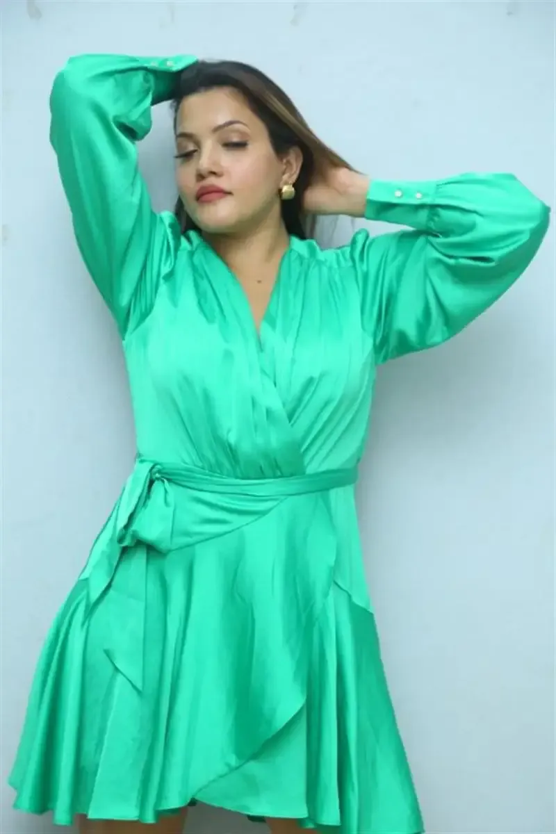 Indian Actress Sunita Pandey Long Legs Show in Green Skirt